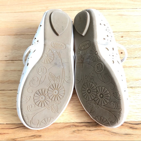 HP✨STEVE MADDEN | Laser Cut Mary Janes - Picture 3 of 5